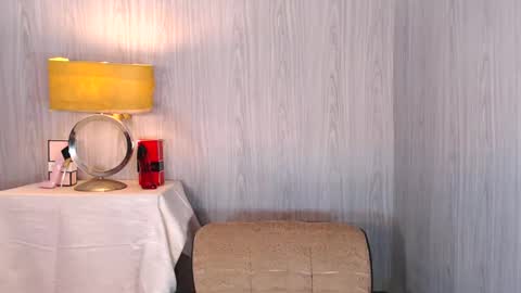 Snapshot of ellise_husson chatting on March 12, 2025, 6:18 am Ellise online show from March 12, 2025, 6:18 am