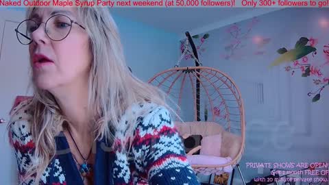 Snapshot of ells_palace chatting on December 21, 2024, 6:12 pm Ella Bella Bo Bella online show from December 21, 2024, 6:12 pm