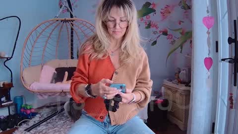 Snapshot of ells_palace chatting on January 25, 2025, 6:13 pm Ella Bella Bo Bella online show from January 25, 2025, 6:13 pm