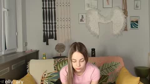 Snapshot of elly_ary chatting on December 13, 2025, 9:31 pm elly_ary online show from December 13, 2025, 9:31 pm