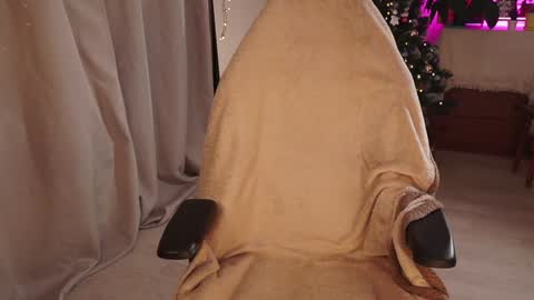 Elly online show from December 13, 2024, 7:32 pm