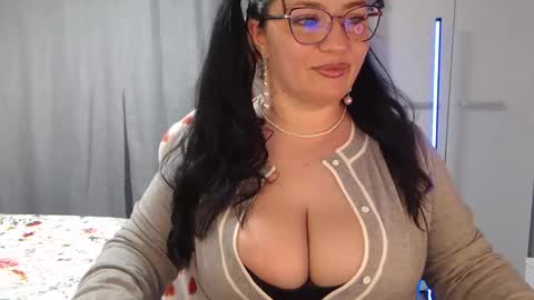 Snapshot of elly_denise chatting on April 22, 2026, 4:41 pm Denise online show from April 22, 2026, 4:41 pm