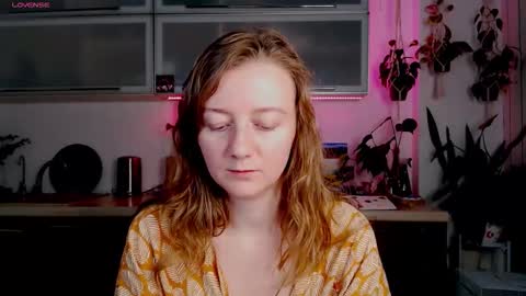 elly_helly online show from December 14, 2025, 8:46 pm