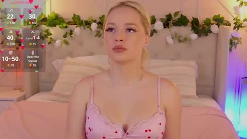 Snapshot of elly_linn chatting on April 26, 2026, 5:10 pm Elly Linn online show from April 26, 2026, 5:10 pm