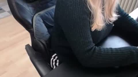 Elly online show from September 30, 2025, 7:35 am