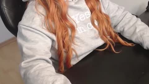 Snapshot of elly_petite chatting on January 7, 2026, 8:06 am Elly online show from January 7, 2026, 8:06 am