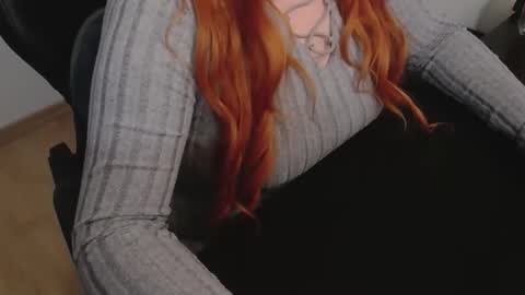 Snapshot of elly_petite chatting on January 14, 2026, 8:47 pm Elly online show from January 14, 2026, 8:47 pm