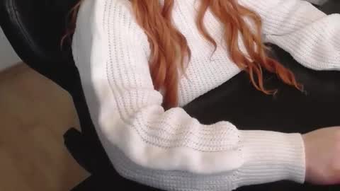 Snapshot of elly_petite chatting on February 5, 2026, 7:07 pm Elly online show from February 5, 2026, 7:07 pm