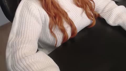 Snapshot of elly_petite chatting on February 6, 2026, 10:18 am Elly online show from February 6, 2026, 10:18 am