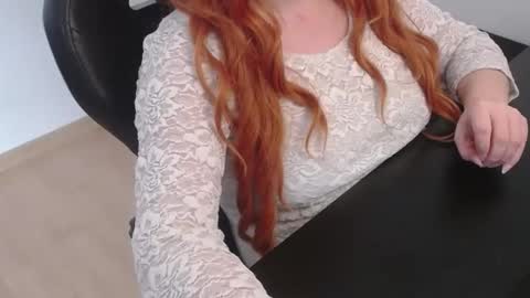 Snapshot of elly_petite chatting on February 13, 2026, 1:29 pm Elly online show from February 13, 2026, 1:29 pm