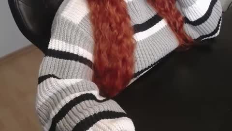 Snapshot of elly_petite chatting on February 21, 2026, 1:34 pm Elly online show from February 21, 2026, 1:34 pm