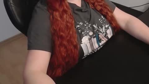 Snapshot of elly_petite chatting on February 24, 2026, 2:37 pm Elly online show from February 24, 2026, 2:37 pm