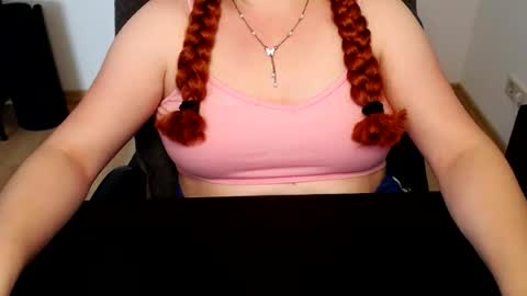 Snapshot of elly_petite chatting on June 19, 2026, 1:15 pm Elly online show from June 19, 2026, 1:15 pm