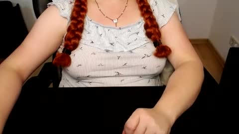 Snapshot of elly_petite chatting on July 14, 2026, 6:29 am Elly online show from July 14, 2026, 6:29 am