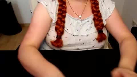 Snapshot of elly_petite chatting on July 14, 2026, 11:38 am Elly online show from July 14, 2026, 11:38 am