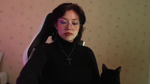 Snapshot of elly_uwuw chatting on December 17, 2025, 12:49 am Emy Castro online show from December 17, 2025, 12:49 am