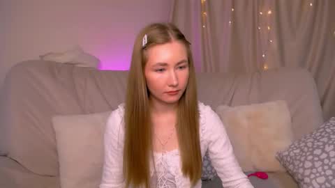 Elly online show from November 13, 2025, 3:16 am