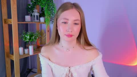 Snapshot of ellycolins_ chatting on May 23, 2026, 3:23 am Elly online show from May 23, 2026, 3:23 am