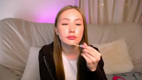 Snapshot of ellycolins_ chatting on May 26, 2026, 3:24 am Elly online show from May 26, 2026, 3:24 am