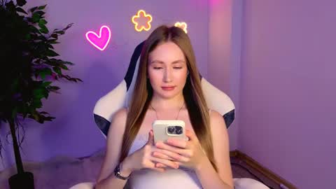 Snapshot of ellycolins_ chatting on July 8, 2026, 3:22 am Elly online show from July 8, 2026, 3:22 am
