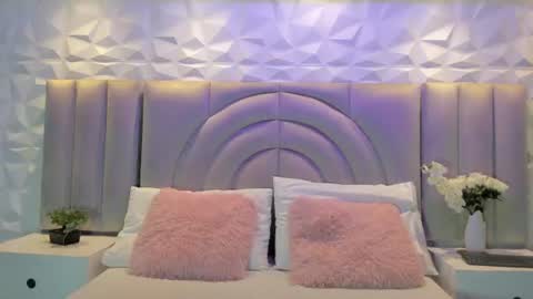 Ellye online show from June 21, 2026, 11:24 am