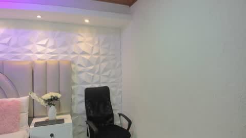 Ellye online show from July 11, 2026, 11:24 am