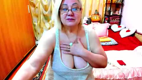 ellyhot53 online show from October 5, 2025, 3:54 pm