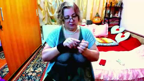 ellyhot53 online show from December 21, 2025, 3:41 pm