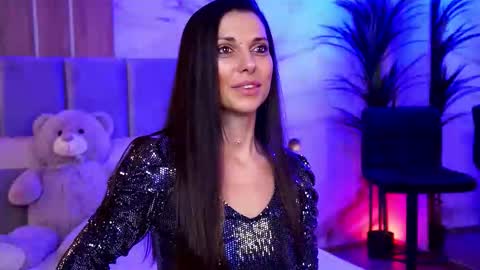 Elly online show from October 25, 2025, 8:14 pm