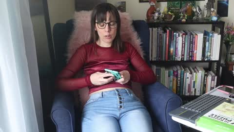 Elly Naomi online show from February 7, 2025, 4:46 pm