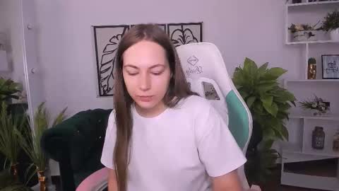 elma_lily online show from September 15, 2025, 6:02 am