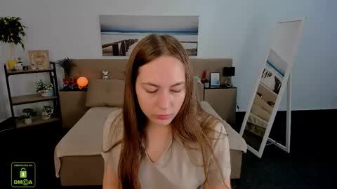 elma_lily online show from September 16, 2025, 5:52 am