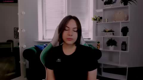 elma_lily online show from October 22, 2025, 6:57 am