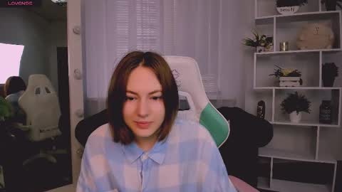 elma_lily online show from November 5, 2025, 7:41 am