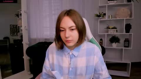 elma_lily online show from November 7, 2025, 6:13 am