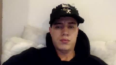 Snapshot of elmono33 chatting on February 8, 2025, 9:04 pm elmono33 online show from February 8, 2025, 9:04 pm