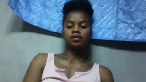 elodie228680 online show from May 18, 2026, 3:57 am