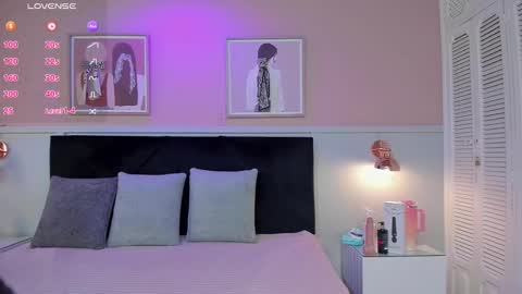 Snapshot of elodie_walker chatting on September 30, 2025, 12:43 pm Elodie online show from September 30, 2025, 12:43 pm