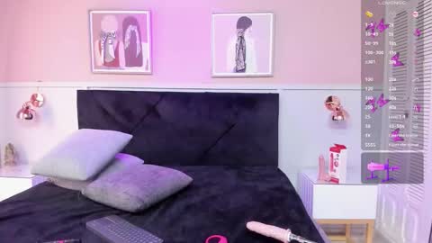 Snapshot of elodie_walker chatting on November 9, 2025, 1:09 pm Elodie online show from November 9, 2025, 1:09 pm