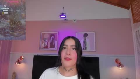 Snapshot of elodie_walker chatting on November 27, 2025, 11:34 am Elodie online show from November 27, 2025, 11:34 am