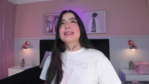 Snapshot of elodie_walker chatting on December 4, 2025, 11:52 am Elodie online show from December 4, 2025, 11:52 am