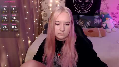 Snapshot of elovinora chatting on December 2, 2024, 6:54 pm Ela give me a thumbs up if you like it and this is important for the development of the account online show from December 2, 2024, 6:54 pm