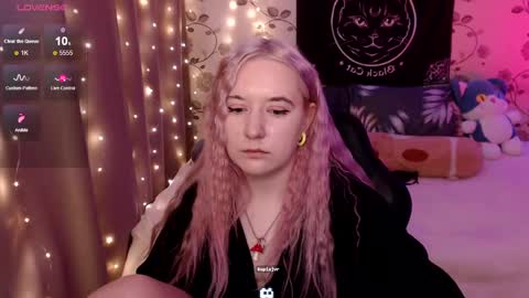 Snapshot of elovinora chatting on December 5, 2024, 10:23 pm Ela give me a thumbs up if you like it and this is important for the development of the account online show from December 5, 2024, 10:23 pm