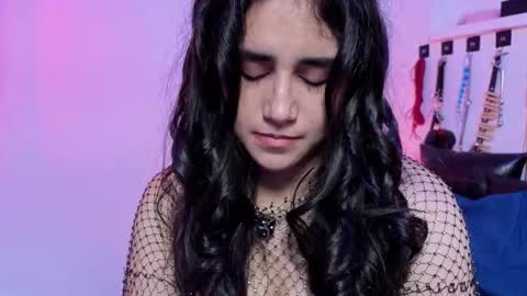 elowen_halley1 online show from February 15, 2026, 7:32 pm