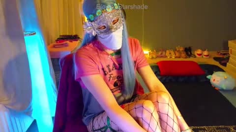 Snapshot of elowenstarshade chatting on April 15, 2026, 9:04 pm ElowenStarshade online show from April 15, 2026, 9:04 pm