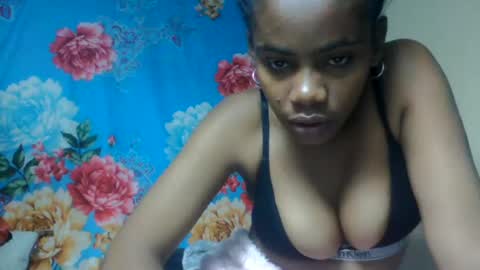 Snapshot of elphinez chatting on August 1, 2026, 6:18 pm elphinez online show from August 1, 2026, 6:18 pm