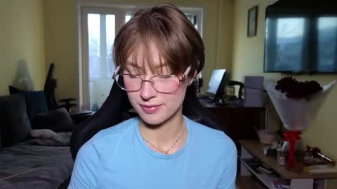 elsaangel online show from February 15, 2026, 10:47 am