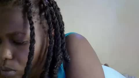 Snapshot of elvier_pretty chatting on October 31, 2025, 8:15 am flo online show from October 31, 2025, 8:15 am