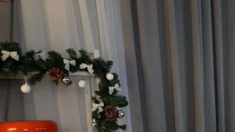 Snapshot of elvilune chatting on December 15, 2025, 12:09 pm Erica online show from December 15, 2025, 12:09 pm