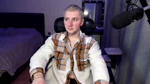 Elvin Vaenight online show from November 17, 2025, 8:58 pm